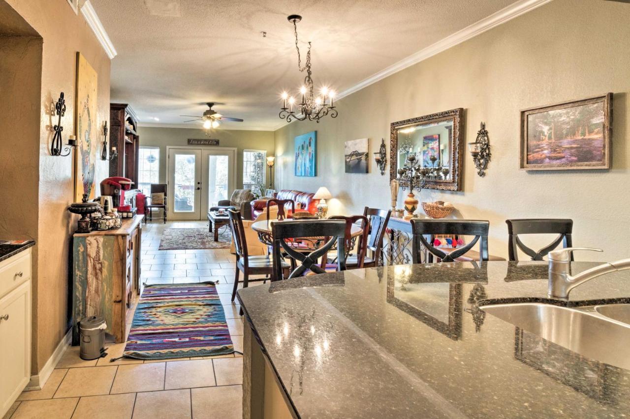 Lakefront Lago Vista Condo With Resort Amenities! Exterior photo